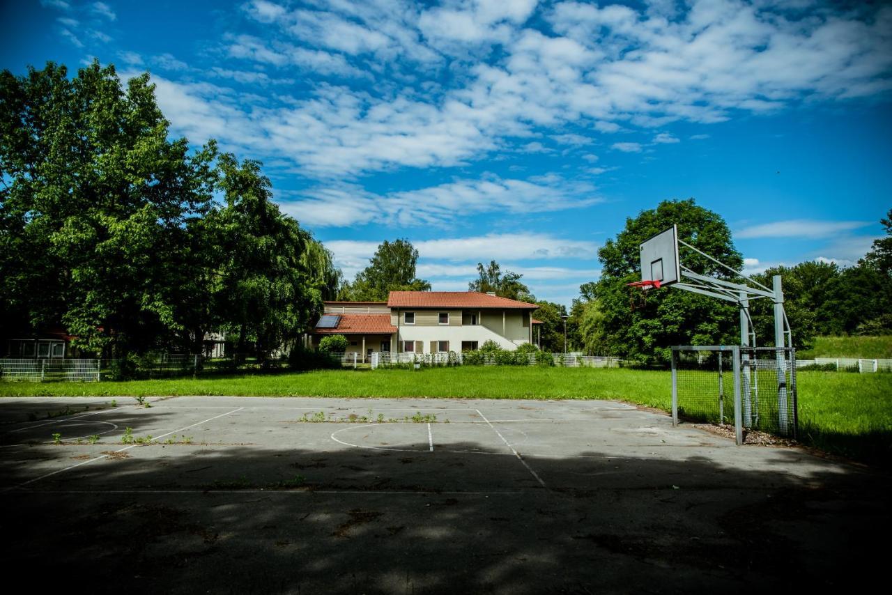Miedzynarodowy Dom Spotkan Mlodziezy W Oswiecimiu Eksteriør bilde